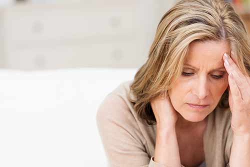 Müdigkeit und Antriebslosigkeit sind typische Symptome einer Hashimoto-Thyreoiditis